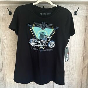 Harley-Davidson Women’s black tee.
